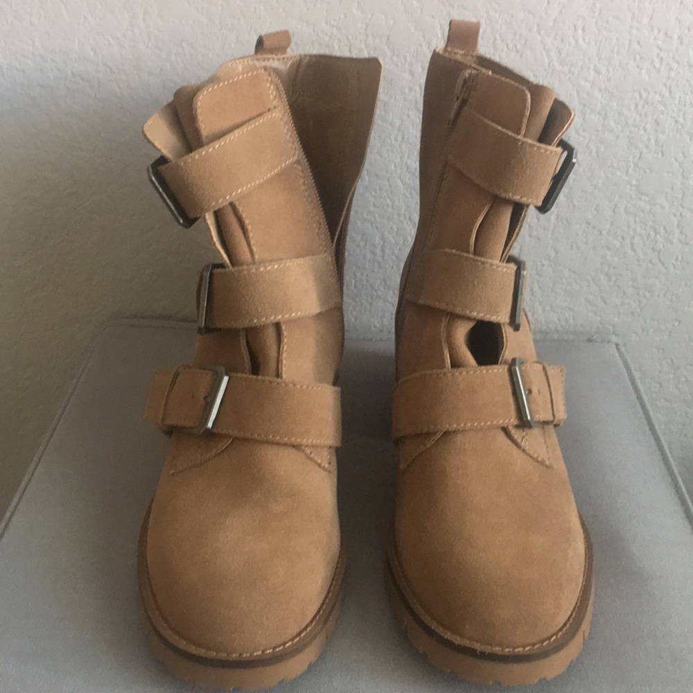 SOLD:Crown Vintage Tan Boots